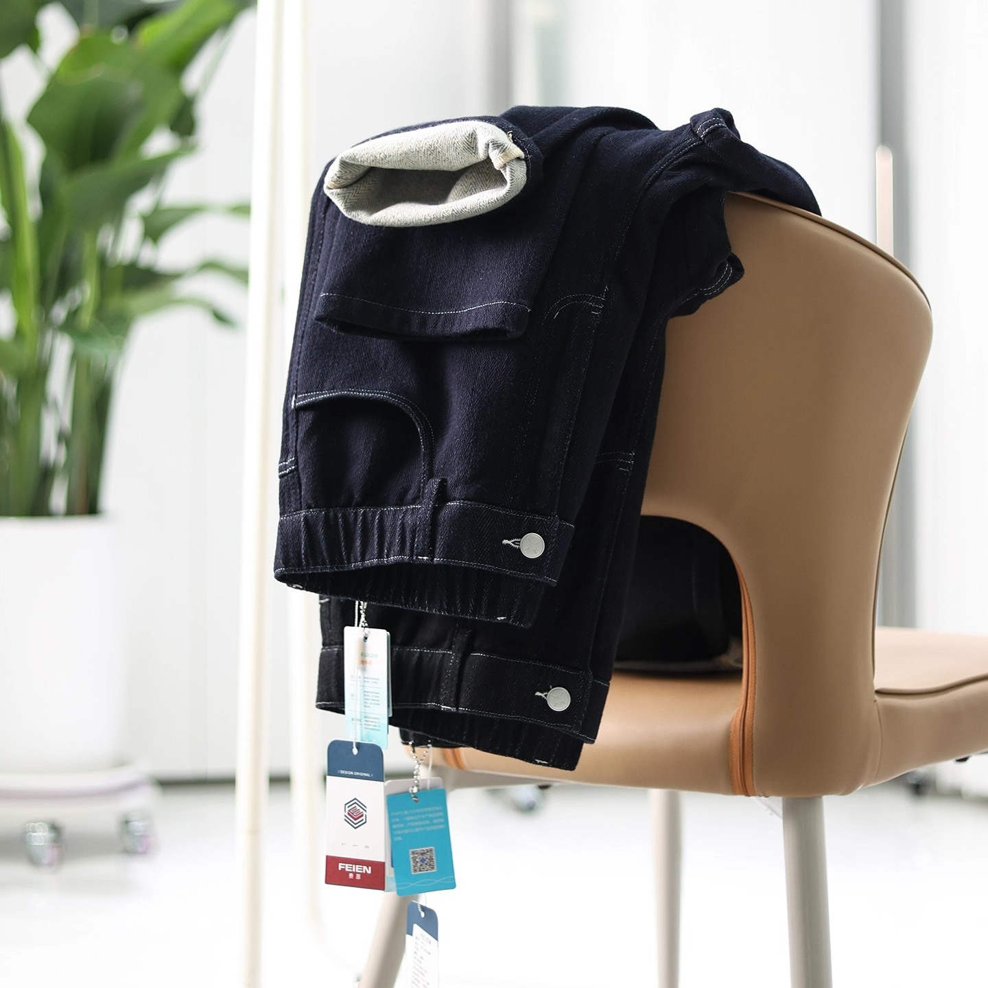 原色水洗丹宁内里磨绒微弹牛仔裤