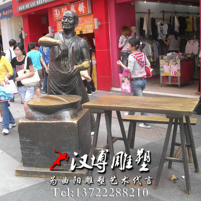 武汉步行街文化艺术风人物雕塑