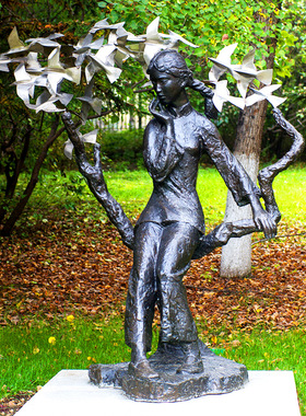 铸铜人物雕塑城市广场塑像