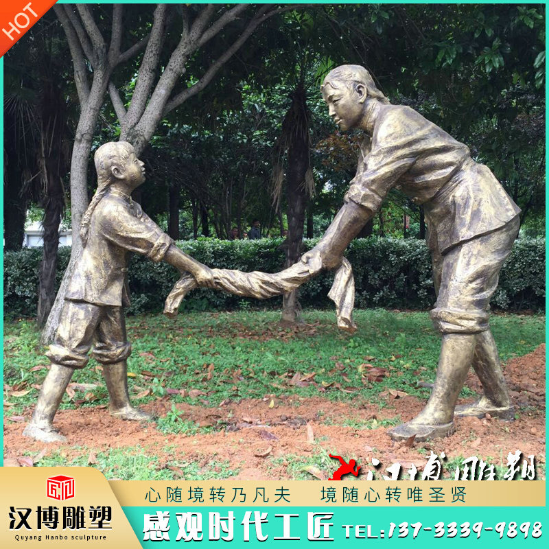 玻璃钢仿铜e人物雕塑公园园林景观民俗小品雕塑帮妈妈洗衣裳雕塑