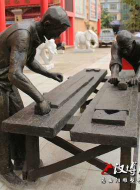 凳子民俗公园景观玻璃钢人物雕塑