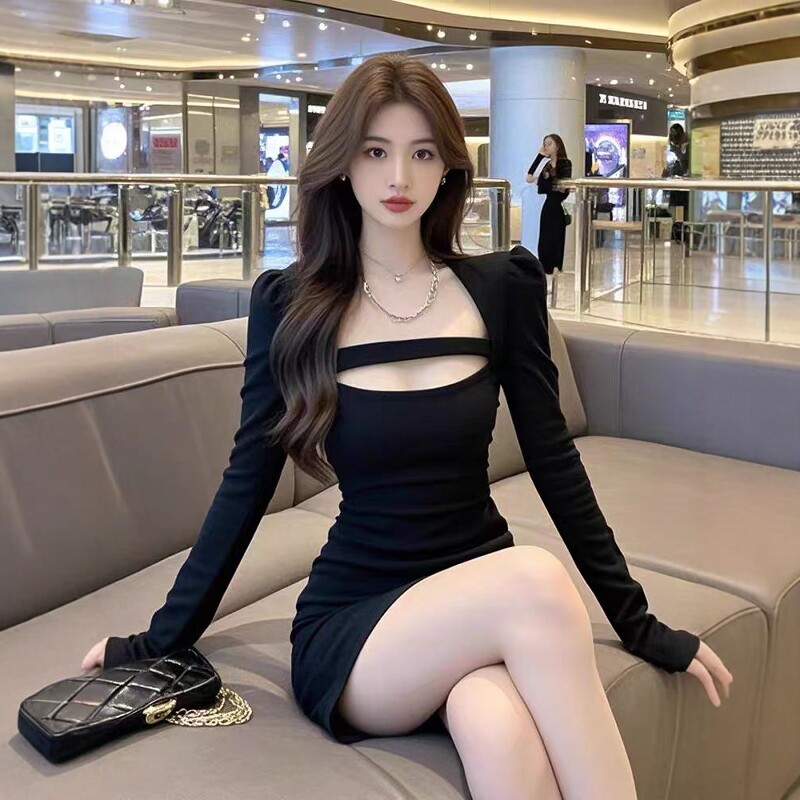 黑色修身显瘦气质连衣裙女辣妹风镂空性感包臀裙子2024年秋冬新款