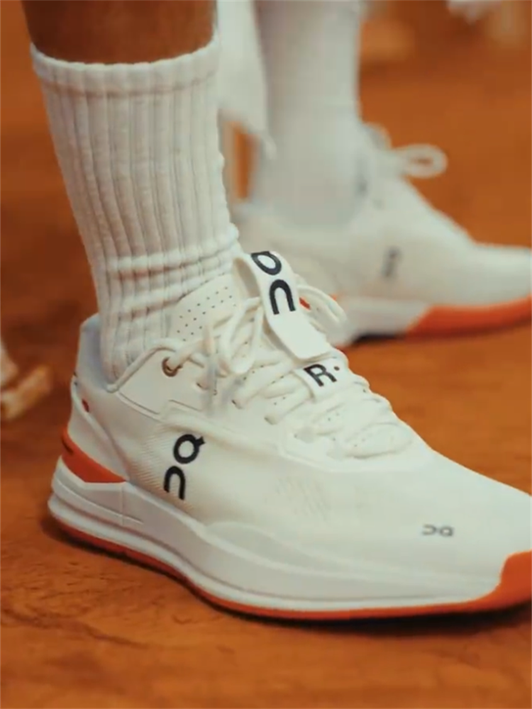 On/昂跑费德勒比赛网球鞋