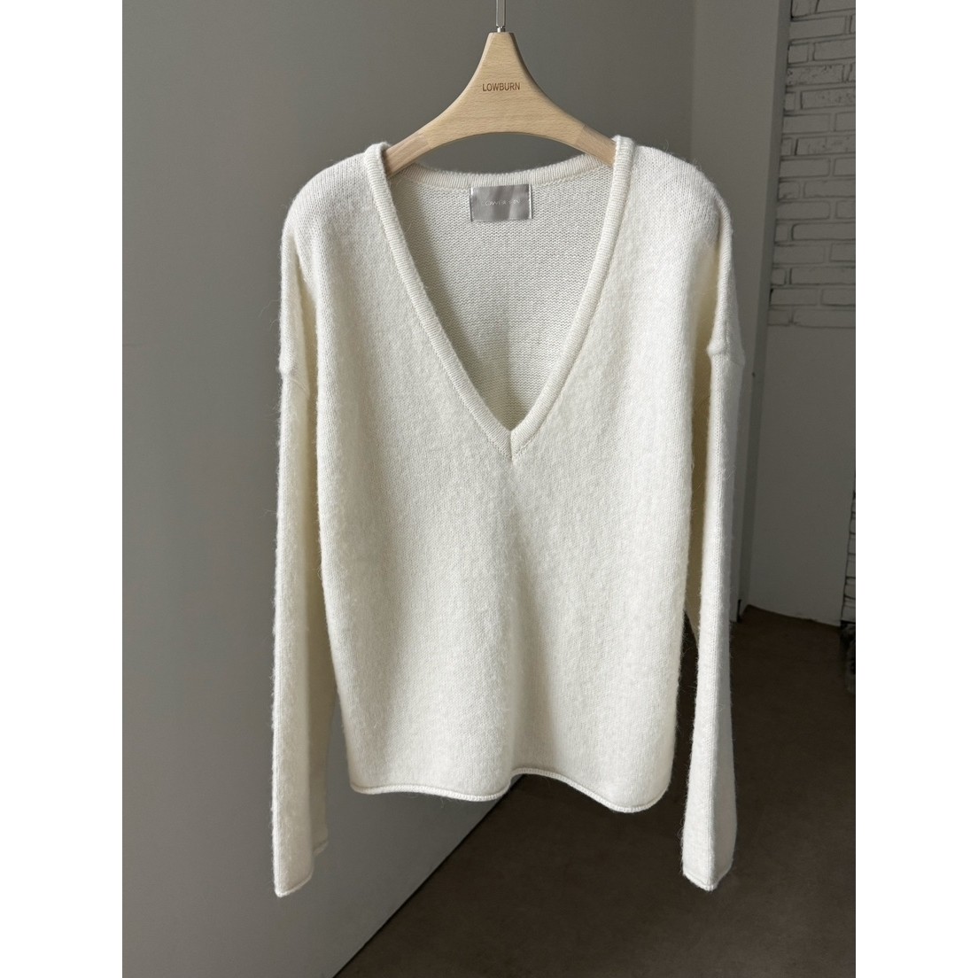 LOWBURN韩国代购㊣女士新品人气热卖真品休闲25秋冬毛衣V领
