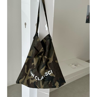 时尚 POSH 热卖 ㊣女士新款 26春夏单肩斜跨包迷彩 BLUE韩国代购