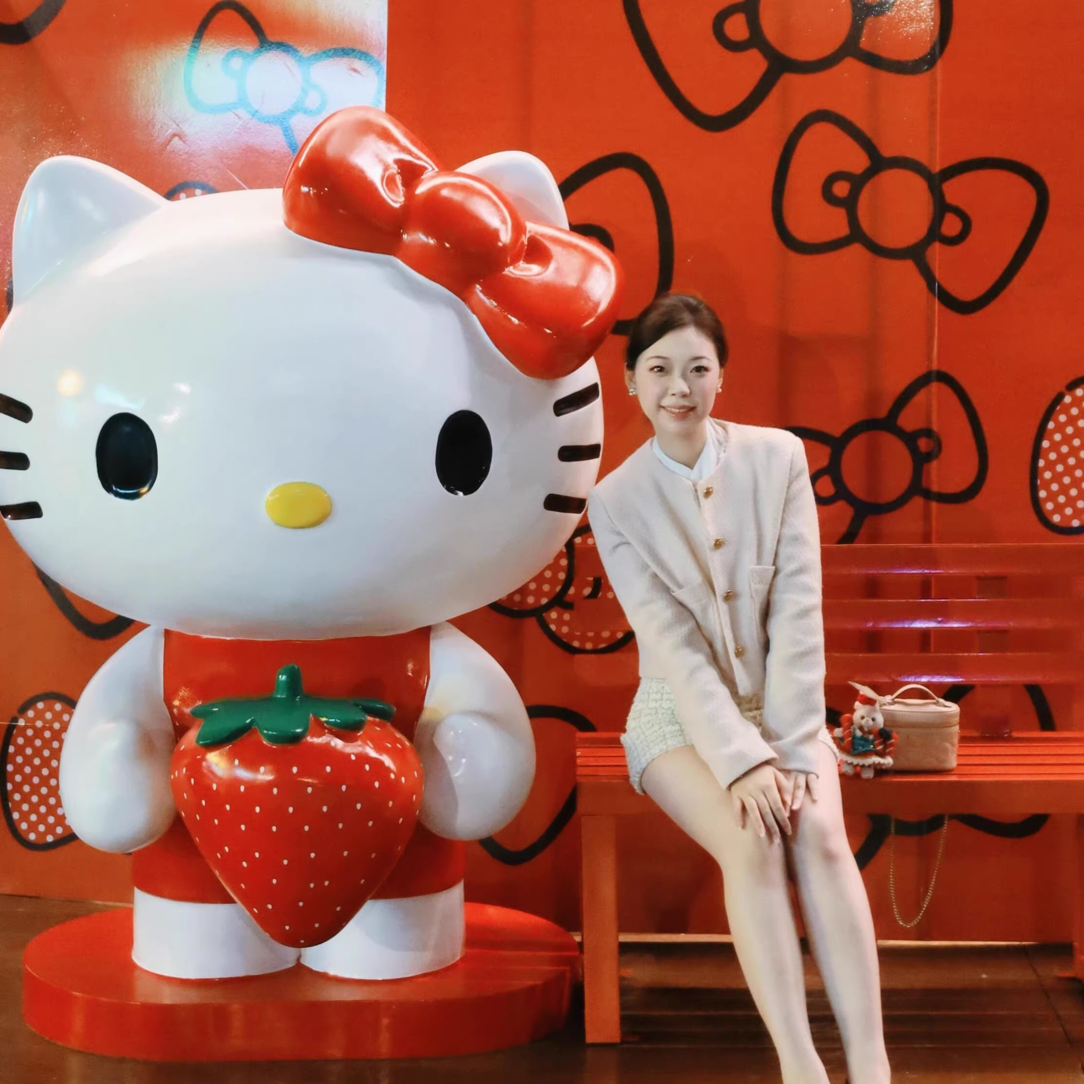 泡沫雕塑定制kt猫巨型摆件玻璃钢雕塑定制hellokitty主题美陈商业