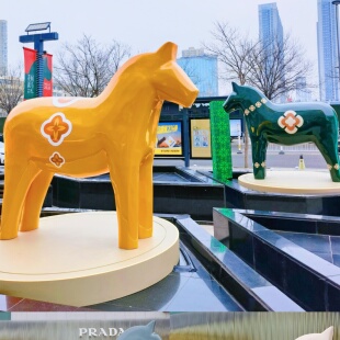 玻璃钢雕塑定制马年骏马雕塑大摆件大型广场超市户外马造型摆件