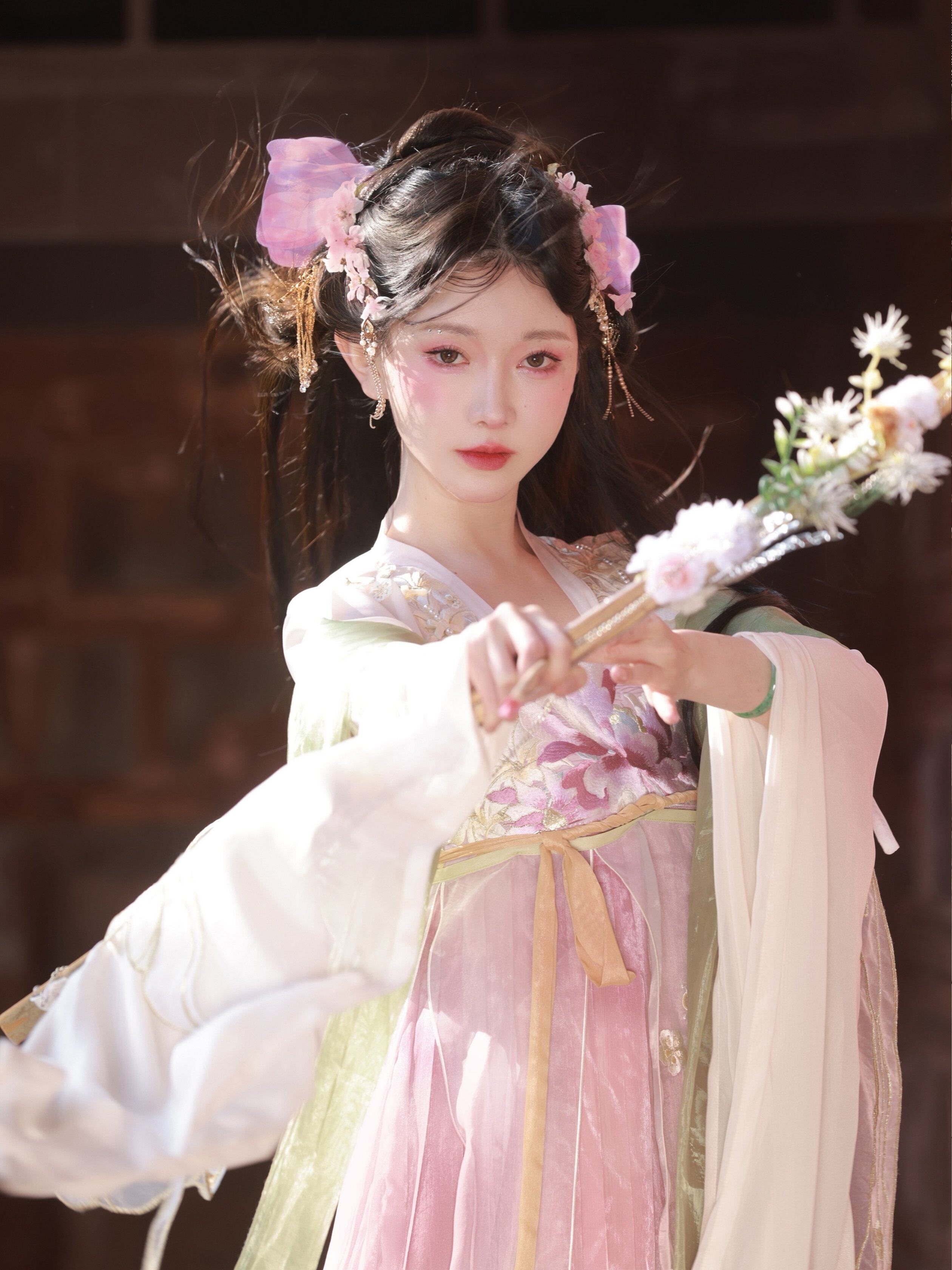 芥子记【白月秋】 汉服百合重工刺绣齐胸襦裙上襦刺绣羽袖现货