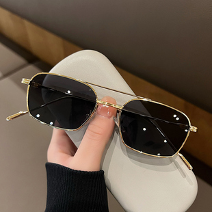 个性墨镜女高级感复古防紫外线遮阳方形双梁小脸太阳镜男金丝边潮