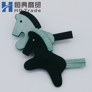 恒典藤编 小马奔腾手工制作植鞣革胸针 马年有趣点睛配饰