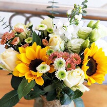世界鲜花云南基地鲜切花水养花雀梅芍药玫瑰百合雏菊向日葵康乃馨