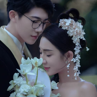 天使新娘铃兰花头饰森系新娘结婚发饰花朵流苏发夹盘发高级感发饰