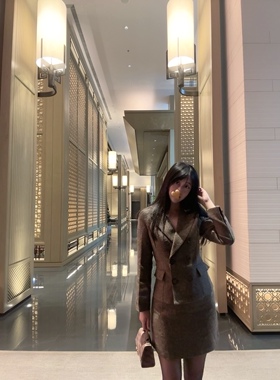 Sin boutique 气质人字纹垫肩秋冬新款复古西装收腰外套半裙套装