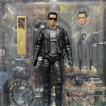 Mafex 国产终结者T800阿诺施瓦辛格警察局7寸可动手办人偶模型