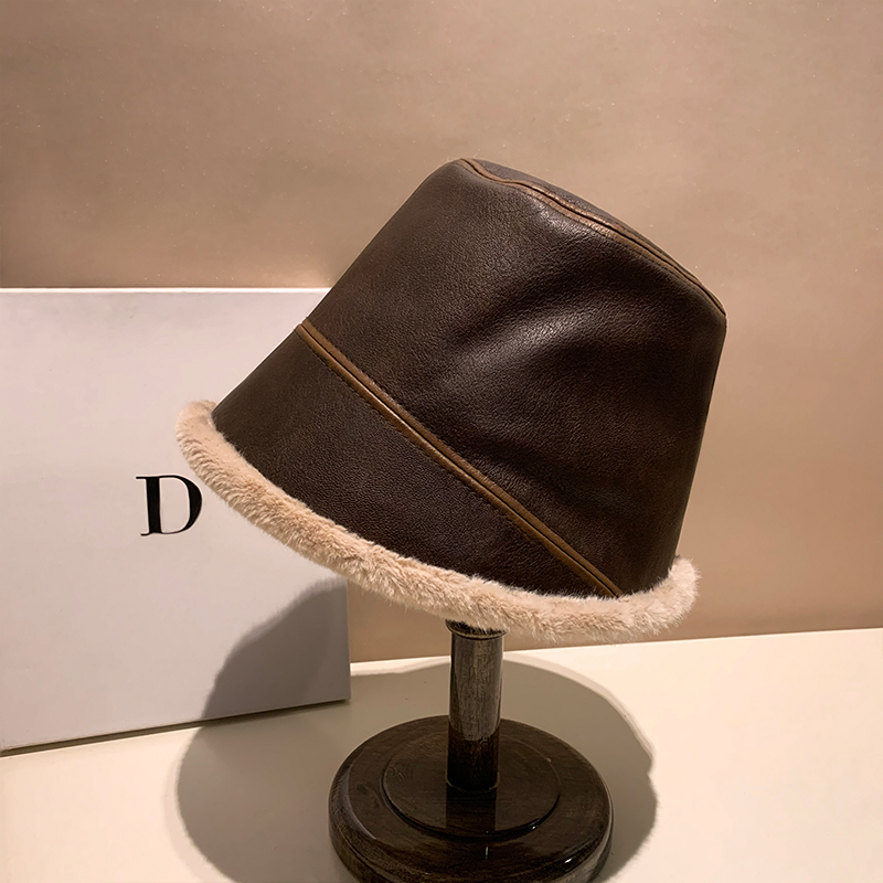 美拉德做旧pu皮拼接毛绒渔夫帽女
