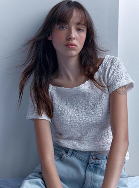 low classic韩国设计师品牌2024夏季新款褶皱一字肩修身显瘦T恤女