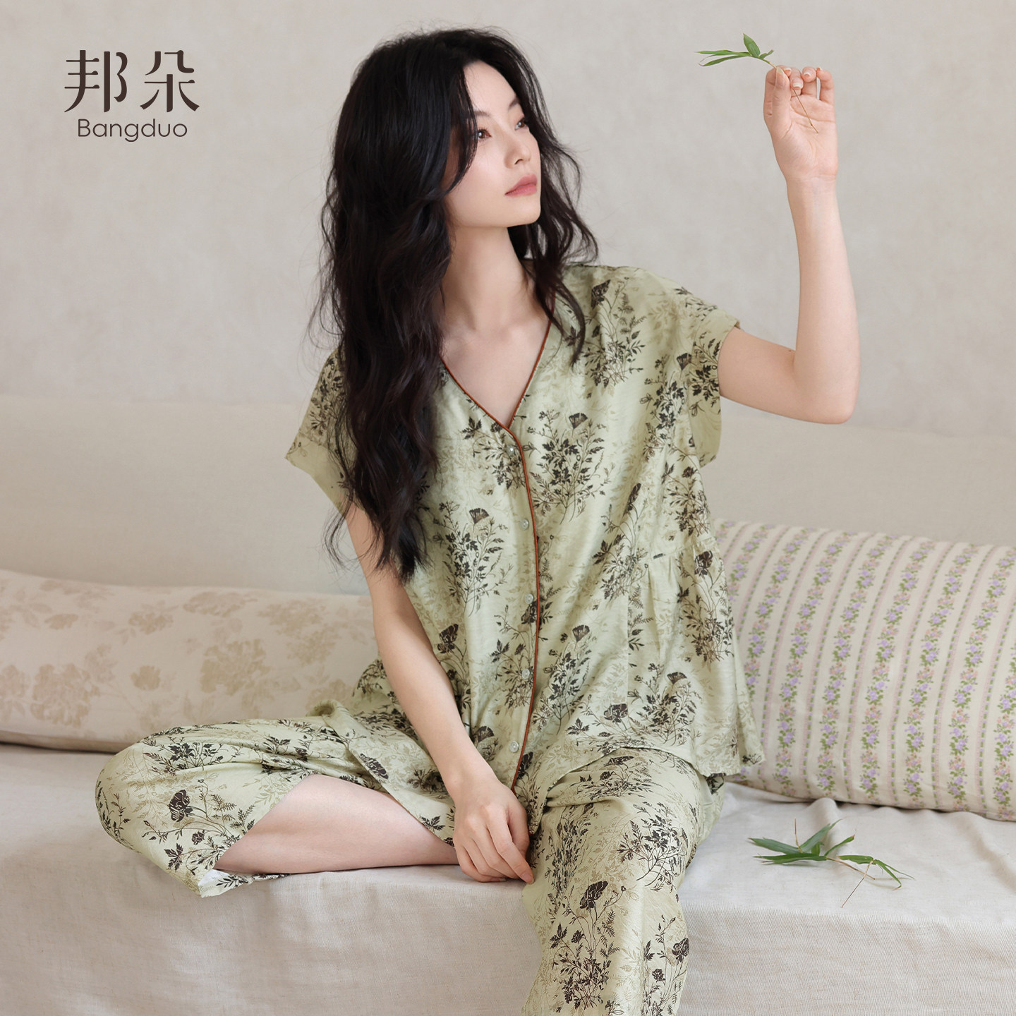 带胸垫睡衣女夏季薄款莱赛尔短袖七分裤中年妈妈轻奢高级感家居服