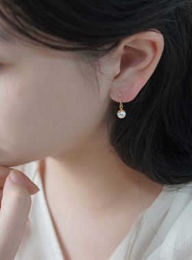 小众设计感6mm珍珠耳环14k包金耳钩通勤时尚百搭耳饰轻奢女410111
