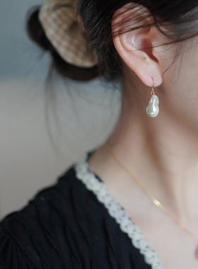 yeajewel 简约百搭不规则珍珠耳环14k包金耳钩气质耳饰ins女21146