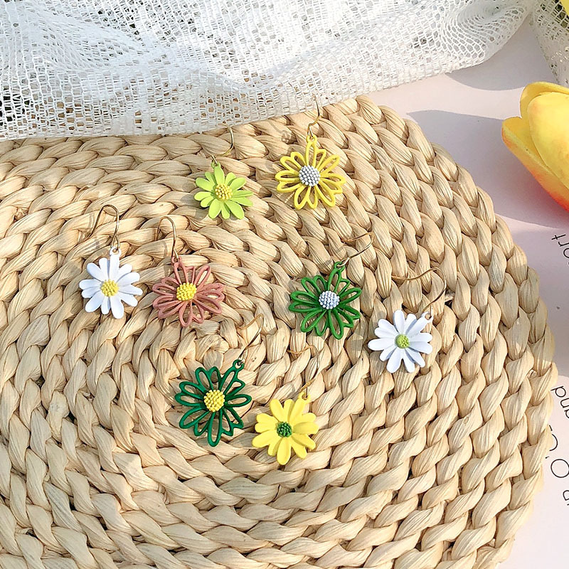 小雏菊耳环女镂空几何不对称耳挂超仙绿色仙女花朵款耳饰港风耳钉