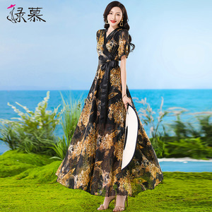 高级感黑色雪纺印花连衣裙女2026夏新款长款收腰显瘦大摆沙滩长裙