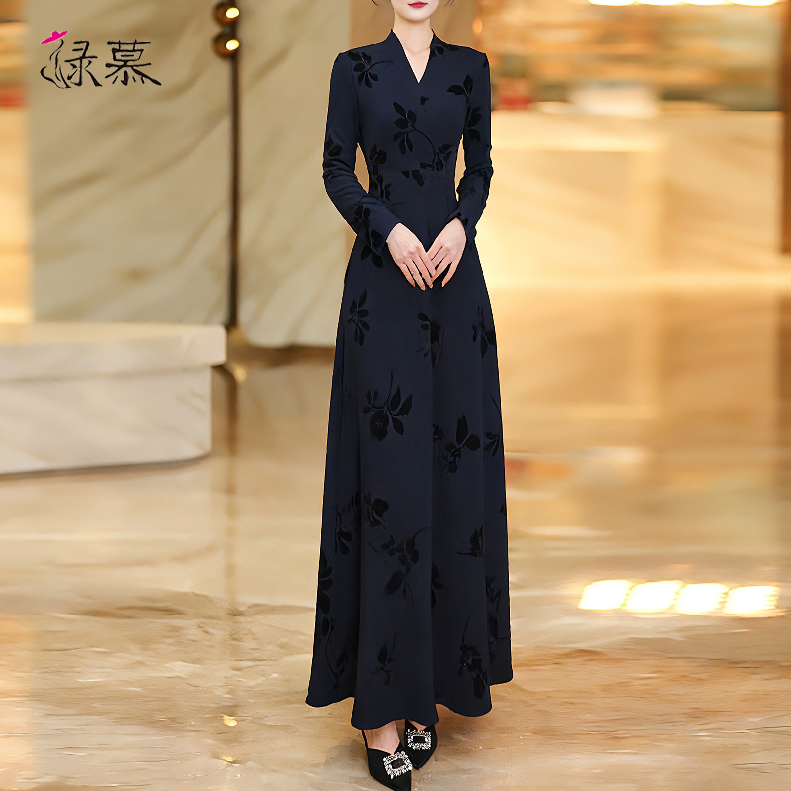 今年流行植绒提花收腰显瘦长裙