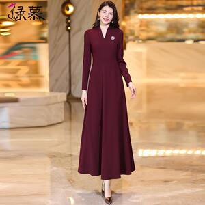 今年流行安可拉红连衣裙女阔太太高贵2026春秋新款收腰显瘦超长裙