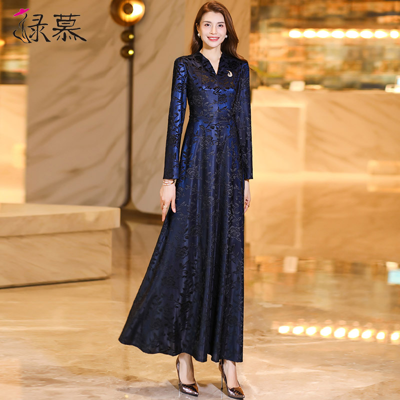 藏蓝色提花刺绣连衣裙长袖2025春春秋新款气质高端显瘦大摆长裙子