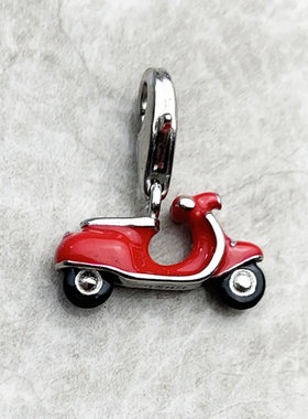 立体红色珐琅Vespa摩托车电动自行车吊坠托马斯萨博个性饰品挂件