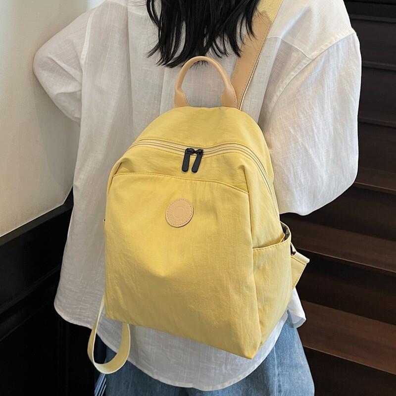 防水轻便双肩包女大容量尼龙学生书包休闲百搭通勤外出旅行小背包