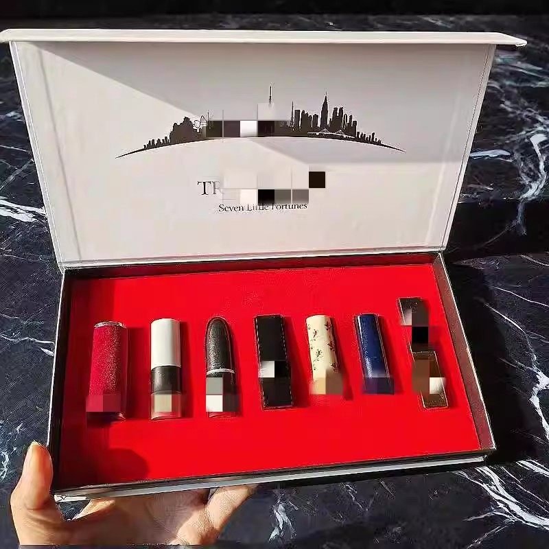 极少~看好介绍在拍！大~牌~口红小样礼盒装不沾杯不掉色滋润唇膏,彩妆/香水/美妆工具,修眉刀,淘宝优惠券,粉丝福利购,淘宝优惠卷