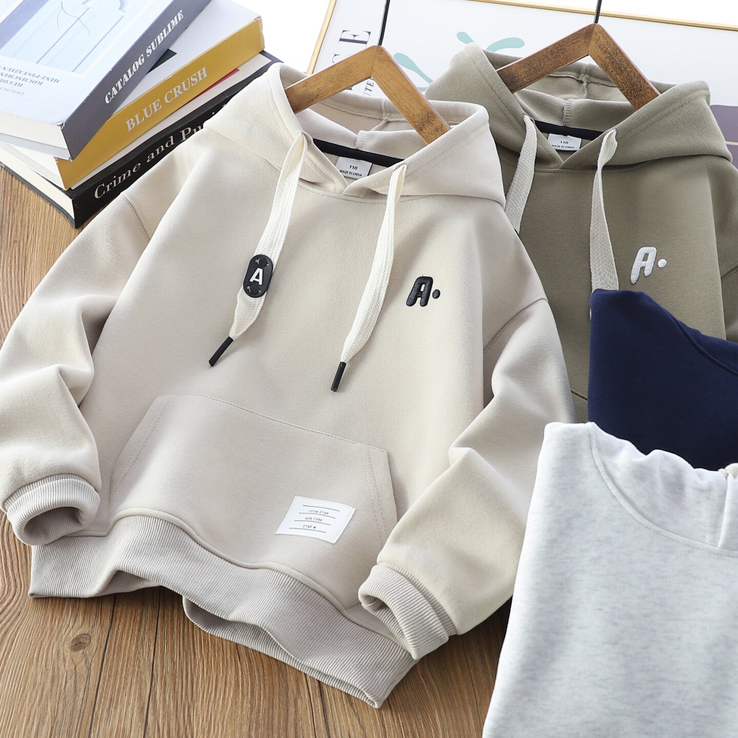 男童百搭连帽卫衣2026春秋儿童字母刺绣纯色潮上衣中大童宽松帽衫
