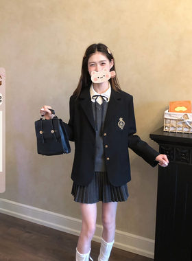 桃可了《银河收件箱》英伦学院风刺绣西装外套女秋复古徽章宽松