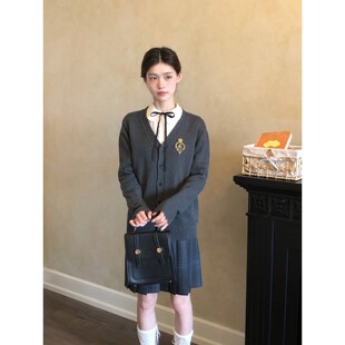 桃可了 《尤美子》英伦学院刺绣针织马甲衬衫两件套温柔V领上衣女