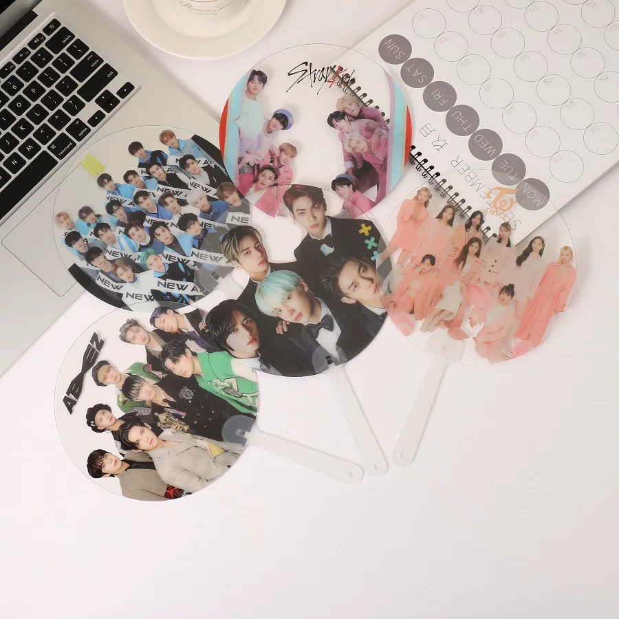 StrayKids Twice T*T NT ATeez поддерживает ту же модель вокруг PVC прозрачный вентилятор