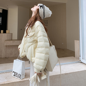 奶黄色撞色翻领短款羽绒服女冬季2025新款韩系轻薄流行超好看爆款图片