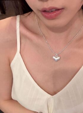 新品哑光拉丝桃心吊坠轻奢时尚项链女个性小众高级感简约锁骨链女