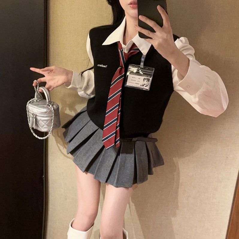 实拍实价 学院风jk制服刺绣马甲叠穿衬衫套装宽松百搭减龄三件套