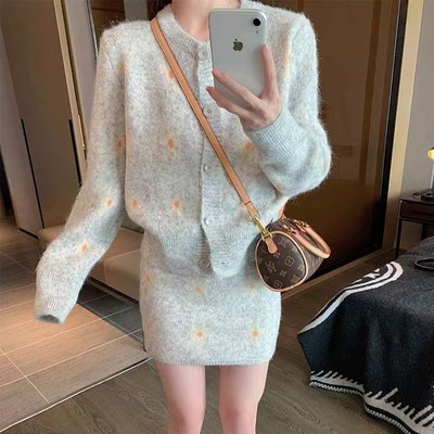 灰色针织裙子套装女2025新款冬季穿搭一整套高级感盐系轻熟两件套