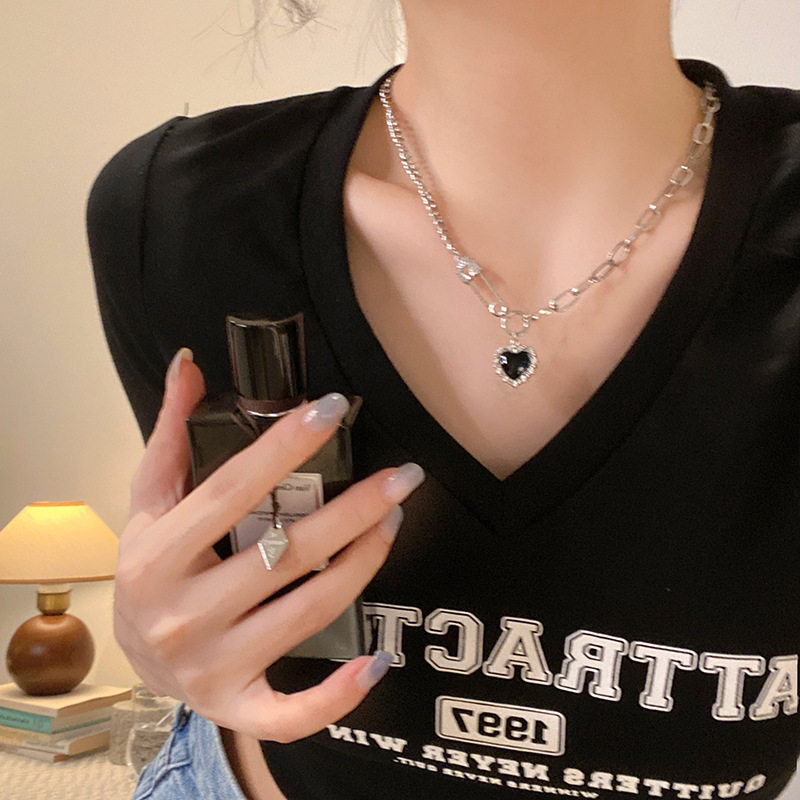 黑色爱心项链女高级设计感小众