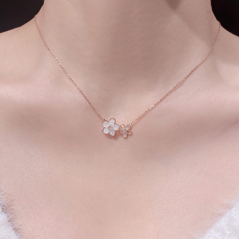 桃花项链女轻奢小众花朵劲链甜美