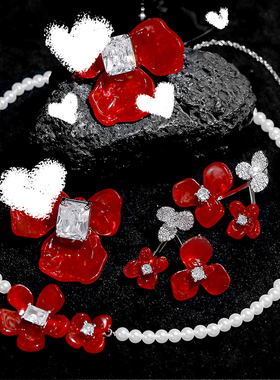 何家红色小苍兰耳环女适合过年戴中国红鸢尾花耳钉高级感小众项链