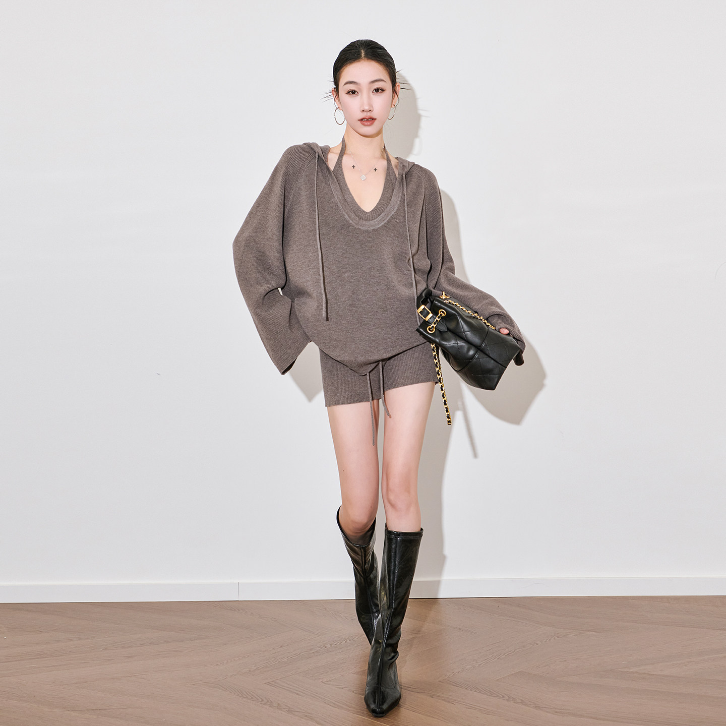 慵懒风V领针织吊带时尚套装时髦气质长袖外套显瘦短裤穿搭三件套,女装/女士精品,时尚套装,淘宝优惠券,粉丝福利购,淘宝优惠卷