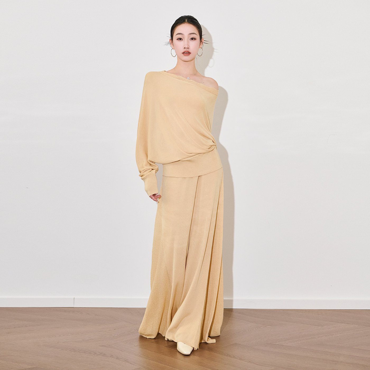 慵懒风斜肩针织衫上衣套装氛围感松弛感设计感半身裙时尚两件套女,女装/女士精品,时尚套装,淘宝优惠券,粉丝福利购,淘宝优惠卷