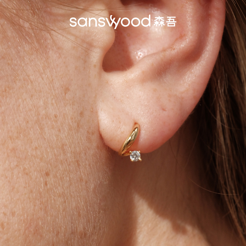 森吾《夜海星沙》莫桑钻银耳钉