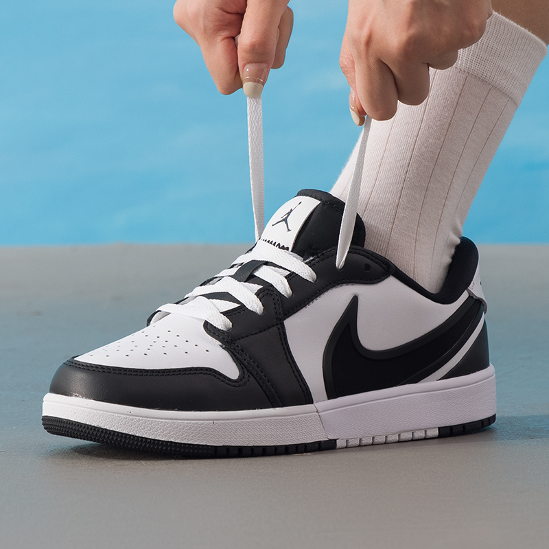 NIKE耐克2025冬季新款运动鞋JORDAN1低帮轻便篮球鞋休闲鞋HQ2024