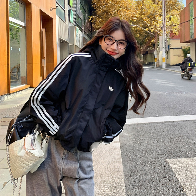 阿迪达斯三叶草正品女款运动外套风衣黑色冬季新款三条纹休闲夹克
