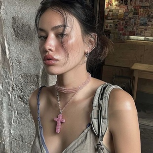 辣妹鬼马少女亚文化甜酷粉色满钻十字串珠多层叠戴项链重工锁骨链