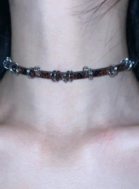 辣妹冷淡风棕色裂纹蟒蛇纹皮质金属圈朋克摇滚个性choker项链项圈