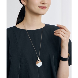自由区优雅气质感日杂刊登亮点单品双色亚克力项链女ONWARD